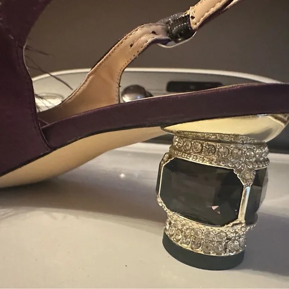 Elegant Purple Feathered Slingback Heels - Picture 2 of 5
